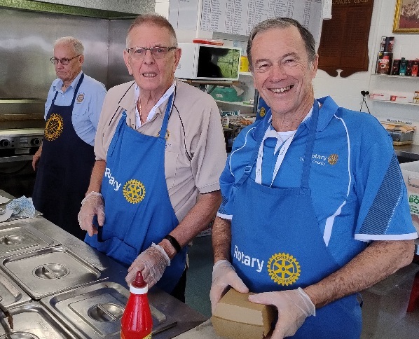 Rtn David Bell and Rtn Allan Day Caravan Show